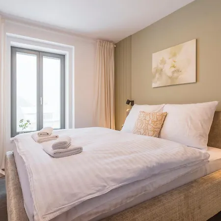 Platz מלון דירות 4*