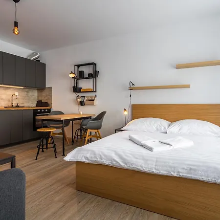 Platz Aparthotel *