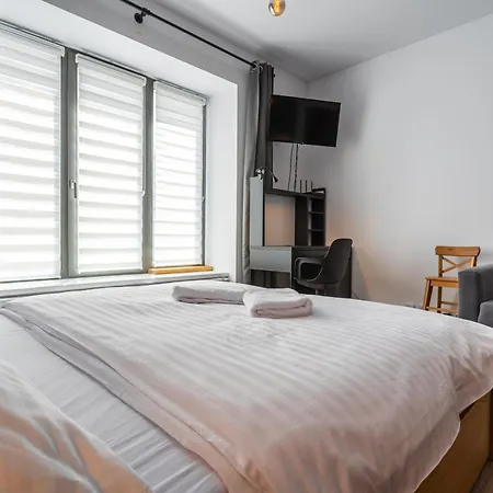 Platz Aparthotel *