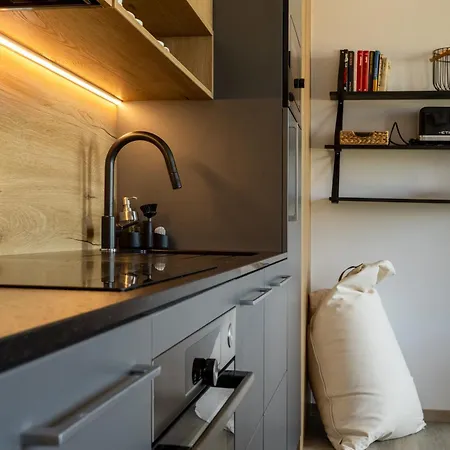 Platz 4* אברטאמי